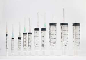 Front view of 10 syringes